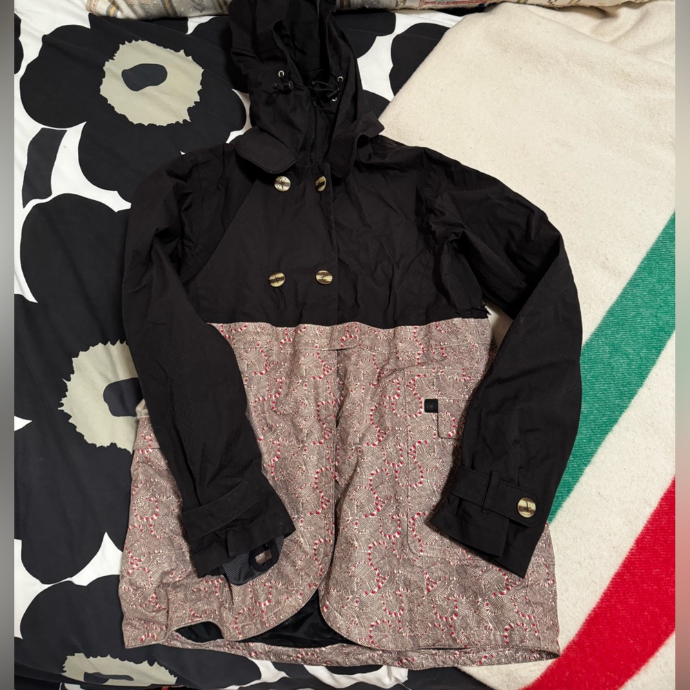 Gorgeous two-tone snowboard coat